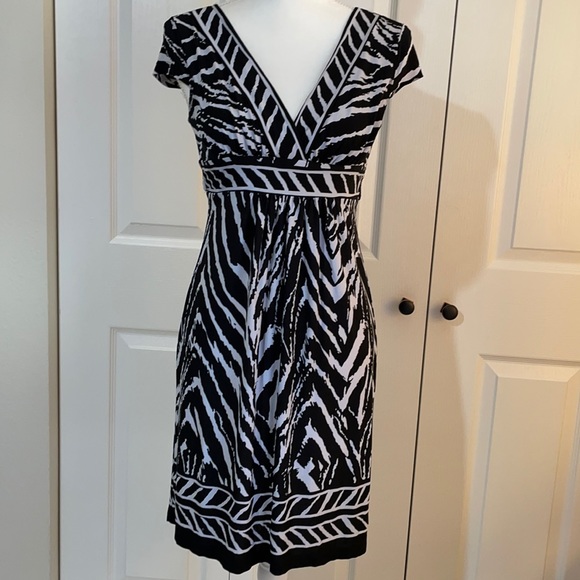 Sweet Storm Dresses & Skirts - Sweet Storm Black/White S Cap Sleeve Dress  Ties in the Back